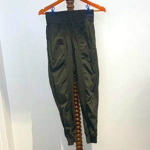 Lululemon Dance Studio Jogger green sage, Size 2